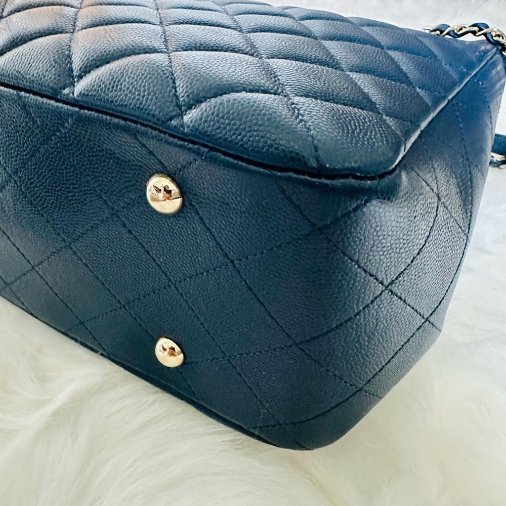 CHANEL Navy Quilted Tote with Chain Straps - Picture 5 of 12